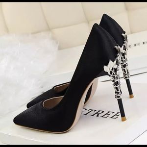 Metal Carved Thin Heel High Heels Pumps Women Shoe